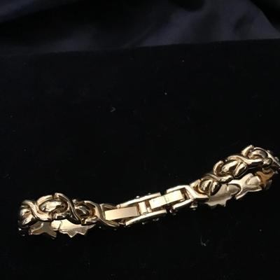 Pretty Fashion Locking Tennis Bracelet. Excellent Collection