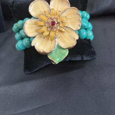 Enamel flower stretchy beaded bracelet