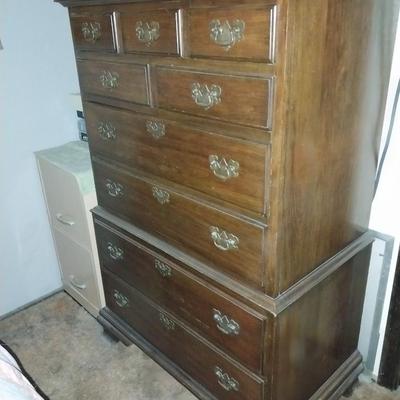 WOODEN CHEST OF DRAWERS