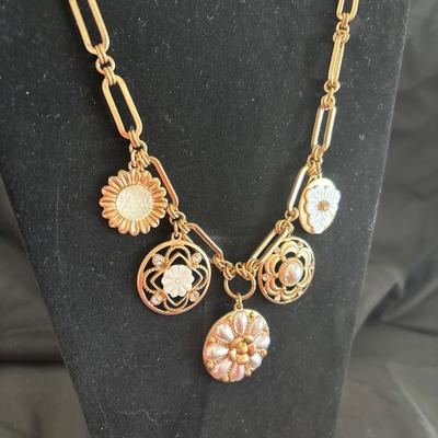 Gold toned women’s fashion necklace