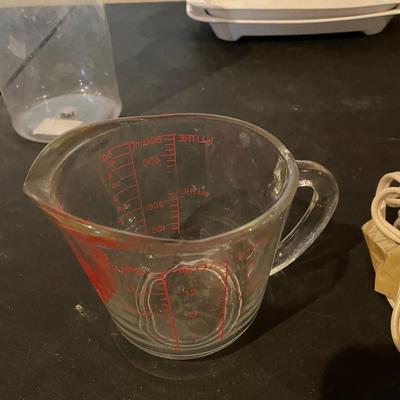 MISCELLANEOUS KITCHEN ITEMS