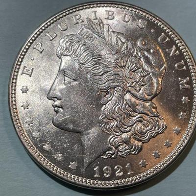 1921-P BRILLIANT UNCIRCULATED MORGAN SILVER DOLLAR AS PICTURED. (COIN #2)