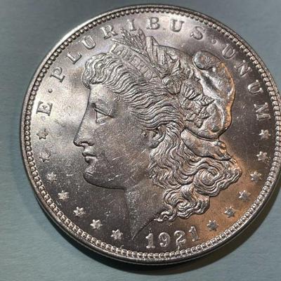 1921-P BRILLIANT UNCIRCULATED MORGAN SILVER DOLLAR AS PICTURED. (COIN #3)