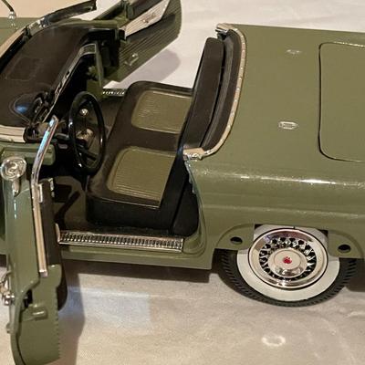 1956 FORD T BIRD DIE CAST MODEL CAR