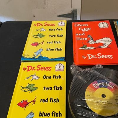 DR SUESS BOOKS. DISNEYLAND 45 VINYLS