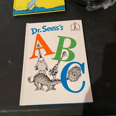 DR SUESS BOOKS. DISNEYLAND 45 VINYLS