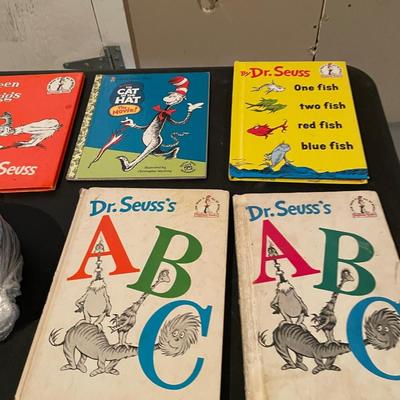 DR SUESS BOOKS. DISNEYLAND 45 VINYLS