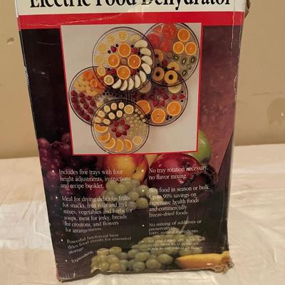 ELECTRIC FOOD DEHYDRATOR