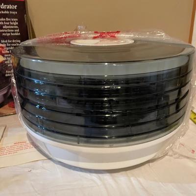 ELECTRIC FOOD DEHYDRATOR