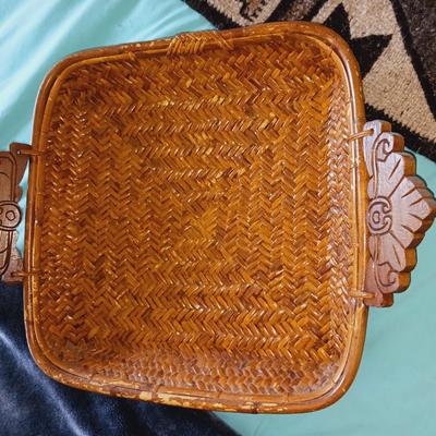 HAND WOVEN ETHIOPIAN LION AND A WOVEN BASKET