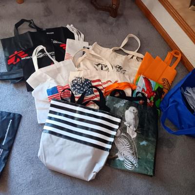 GROCERY BAGS/TOTES