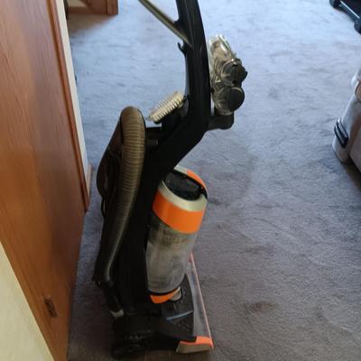 BISSELL BAGLESS VACUUM AND A STEP STOOL
