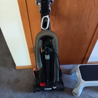 BISSELL BAGLESS VACUUM AND A STEP STOOL