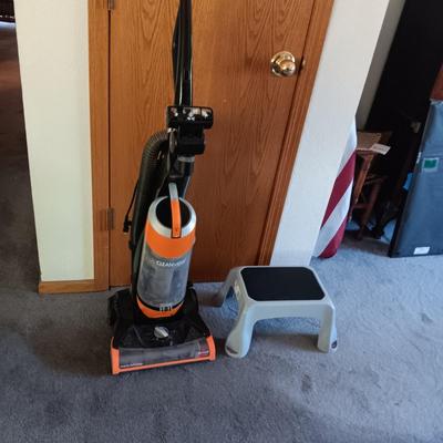 BISSELL BAGLESS VACUUM AND A STEP STOOL