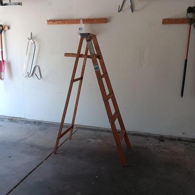 6 FT WOODEN LADDER