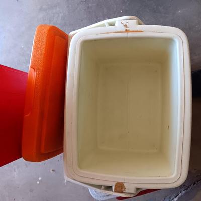 2 FOOD/DRINK COOLERS