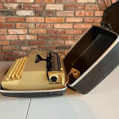 Vintage Smith-Corona Coronet Electric Typewritter with Case