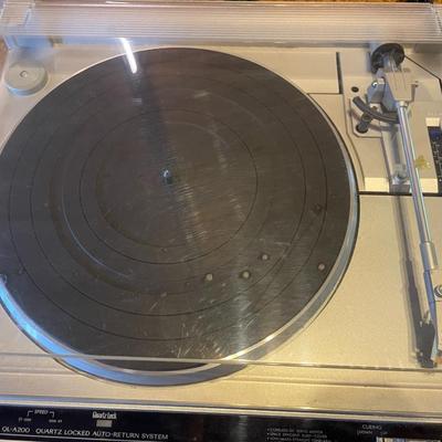 JVC Q2-A200 Direct Drive Turntable