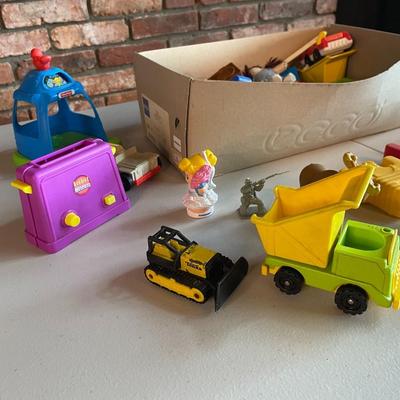 Lot of Assorted Vintage Kids Toys