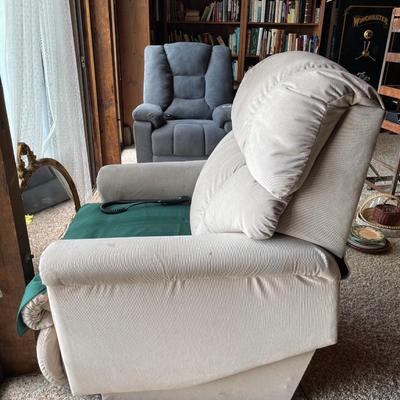 La-Z-Boy Power Recliner Lift Chair