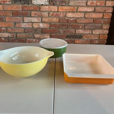 Vintage Mixing and Casserole Dishes. Includes Pyrex.