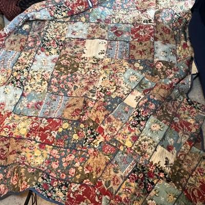 Twin comforter