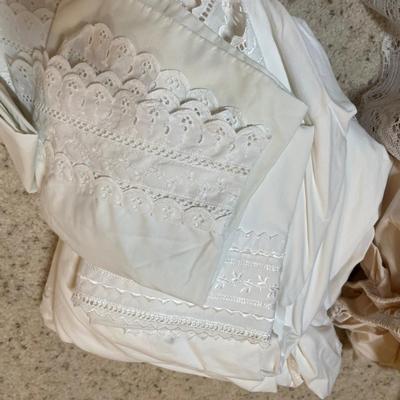 Queen bedding fitted sheet bedskirt