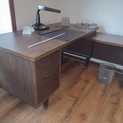 Laminate Wood Grain Finish 'L' Shaped Office Desk