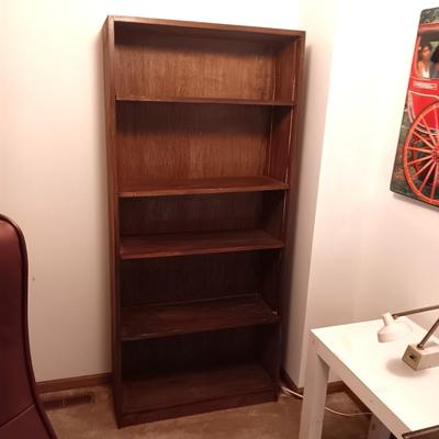 BOOKCASE WITH ADJUSTABLE SHELVES