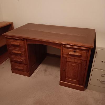 5 DRAWER, 1 CABINET SOLID WOOD DESK W/ 2 PULL-OUT SHELVES