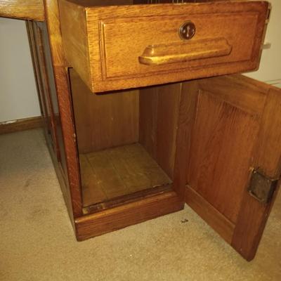 5 DRAWER, 1 CABINET SOLID WOOD DESK W/ 2 PULL-OUT SHELVES