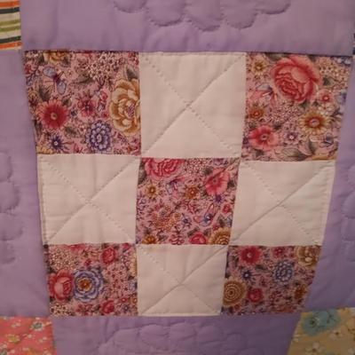 THIS QUILT HAS ME WONDERING, IS IT HANDMADE OR STORE BOUGHT