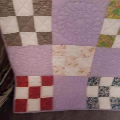 THIS QUILT HAS ME WONDERING, IS IT HANDMADE OR STORE BOUGHT