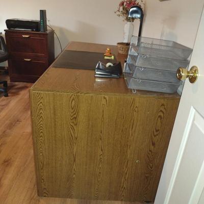 Laminate Wood Finish Desk- Approx 59 1/2" x 31" x 30" Tall