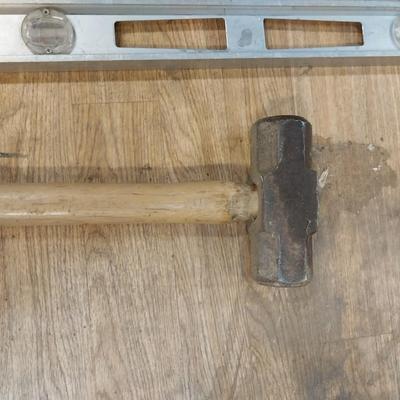 48" LEVEL AND LONG HANDELED SLEDGE