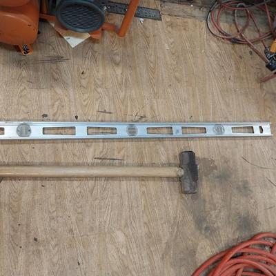 48" LEVEL AND LONG HANDELED SLEDGE