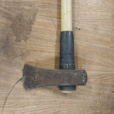 LONG HANDELED AXE