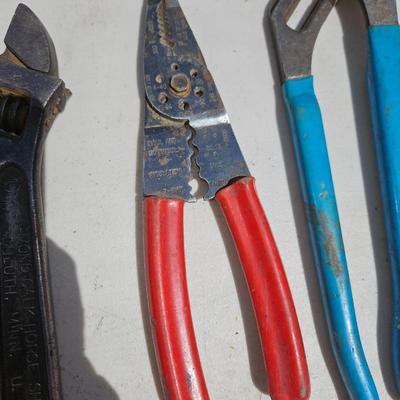 Set of 7 Vintage wrenches, pliers and wirecutters, Pincers, leather punch