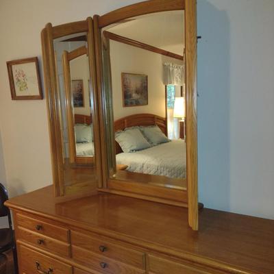 Lexington Solid Wood Stretch Dresser with 3 Panel Dressing Mirror