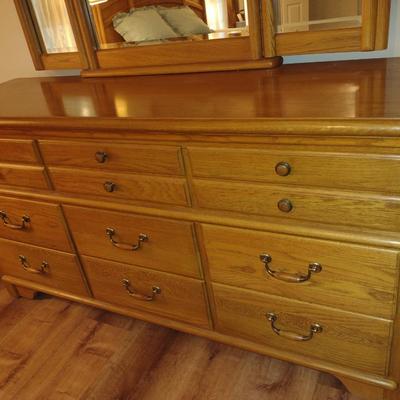 Lexington Solid Wood Stretch Dresser with 3 Panel Dressing Mirror