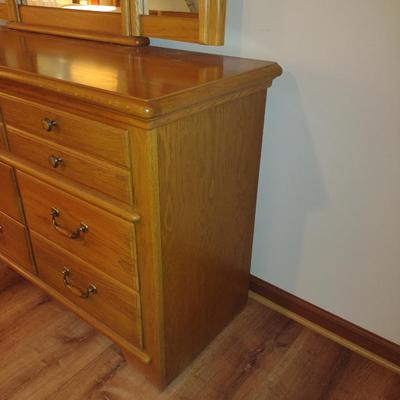 Lexington Solid Wood Stretch Dresser with 3 Panel Dressing Mirror