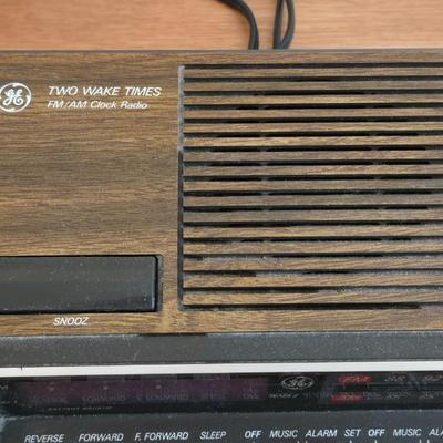 Vintage GE Alarm Clock Radio