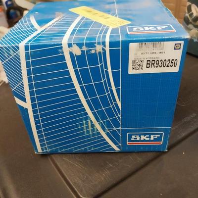 TWO NEW WHEEL BARING AND HUB ASSEMBLYS