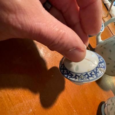 Vintage Rice Grain Tienshan Flower Pattern Porcelain Teapot and Teacups