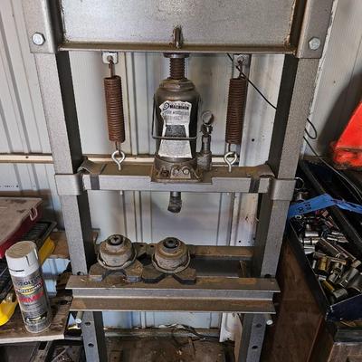 Central Machinery 12 Ton Hydraulic Press