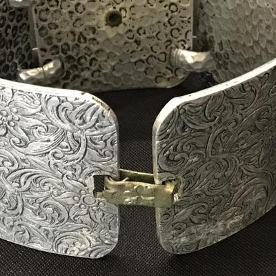 Beautiful Southwest Style Stone Type Hinged Bracelet