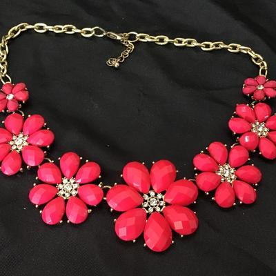 Fushia Pink Faux Faceted Costume Necklace. ?