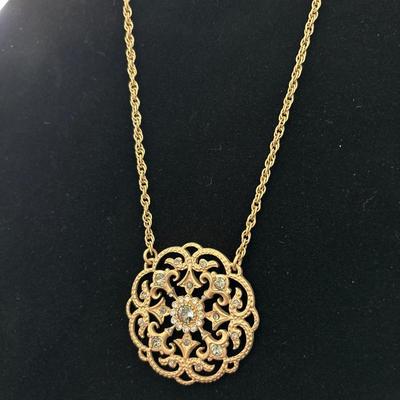 Pretty pendant, necklace, gold toned