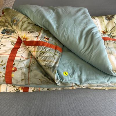 Better Homes and Garden Bedspread 82x90, Pillow and 2 Pillow Shams