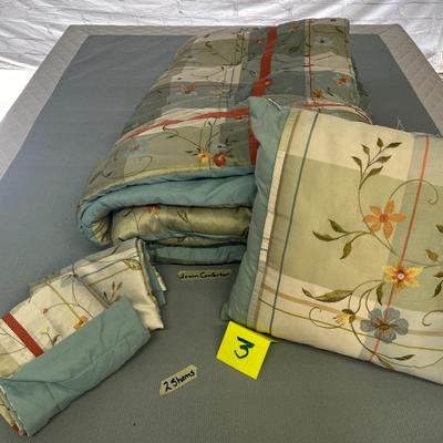 Better Homes and Garden Bedspread 82x90, Pillow and 2 Pillow Shams